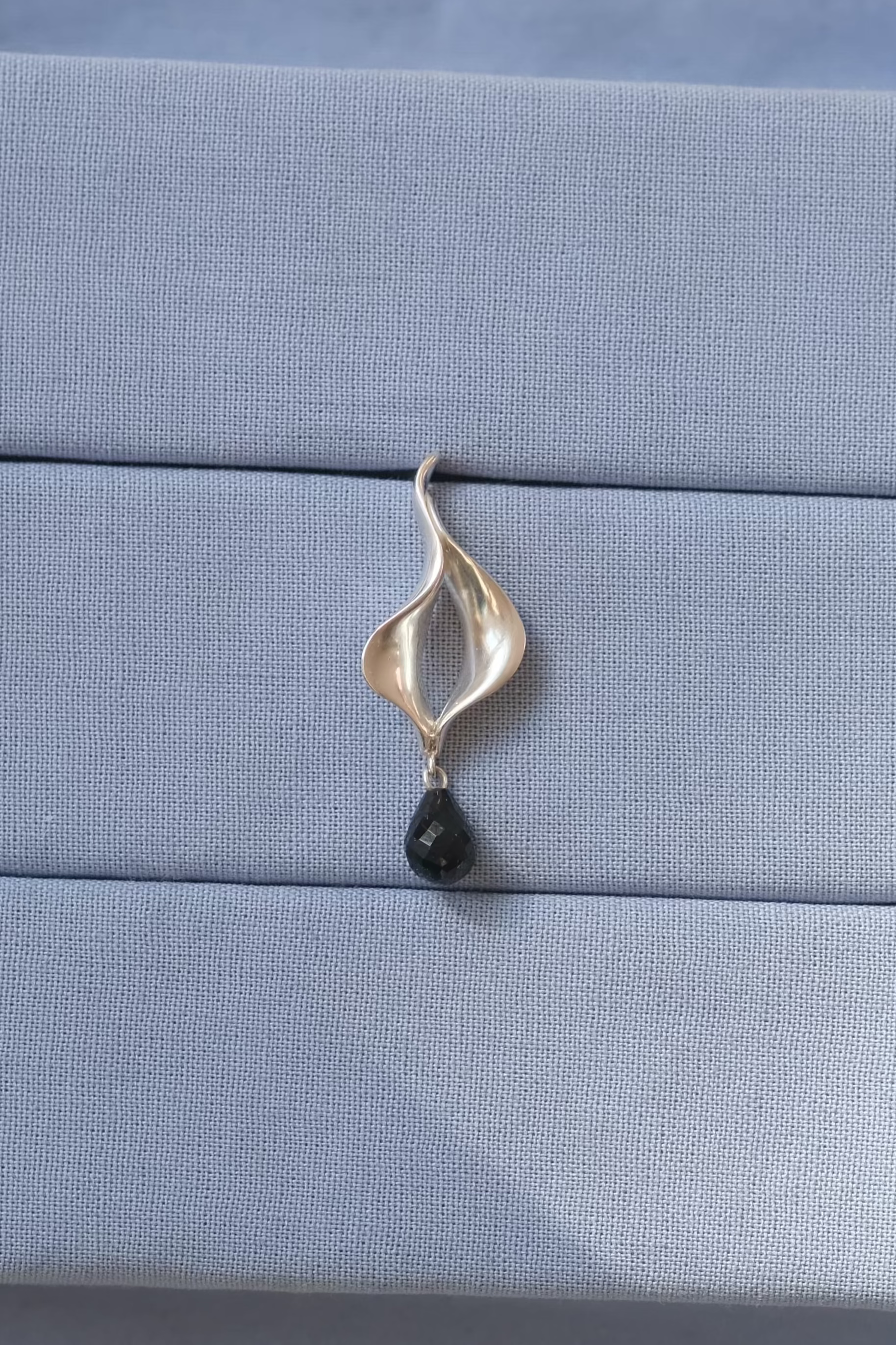Lyng spinel